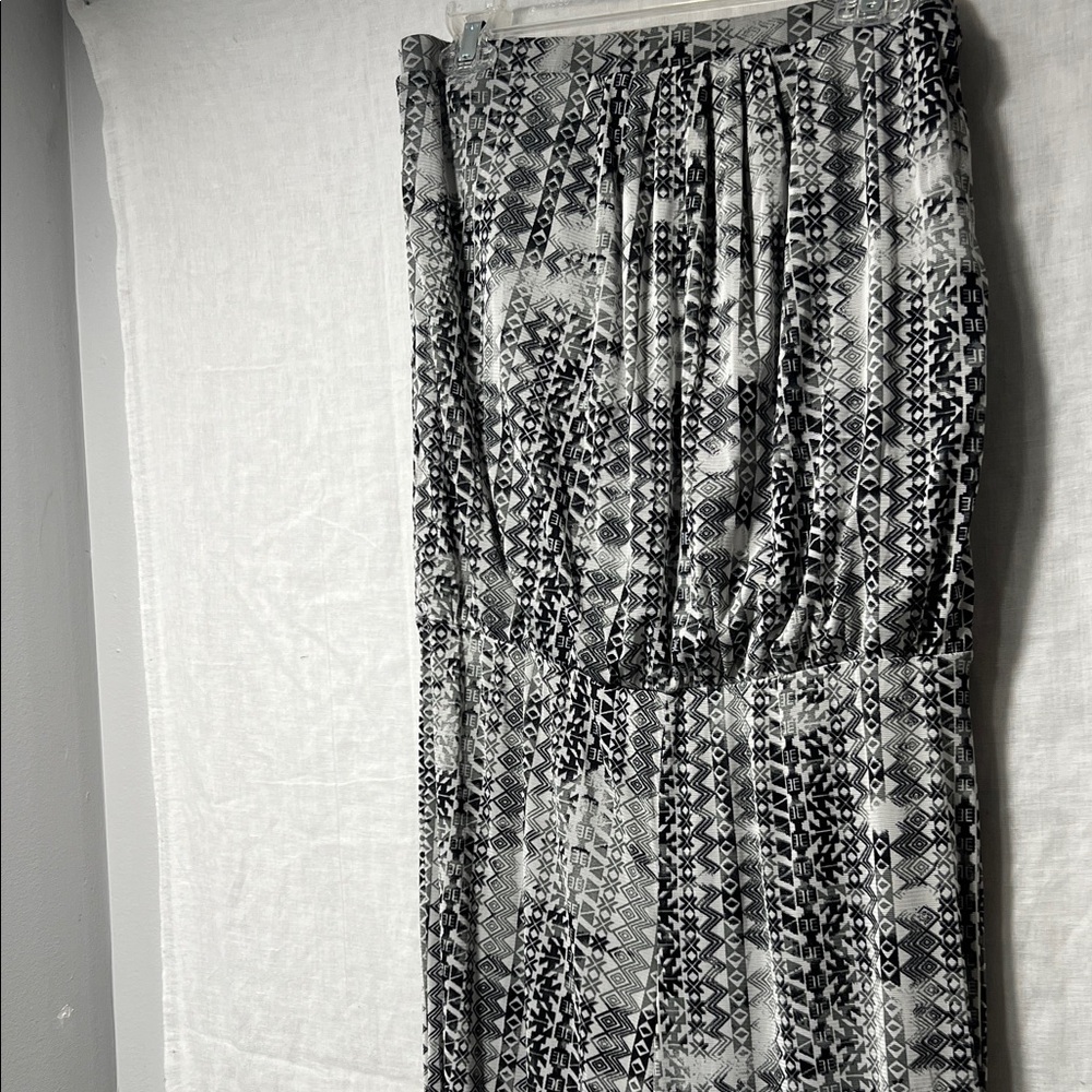 For Cynthia Black and‎ White Long Sleeve Dress.  CAJA. # 1. D - Picture 2 of 6